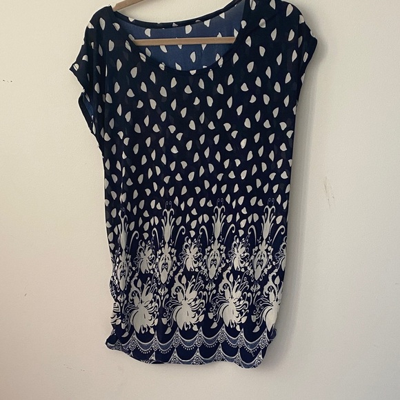 Chic Navy and White Blouse - Picture 1 of 4